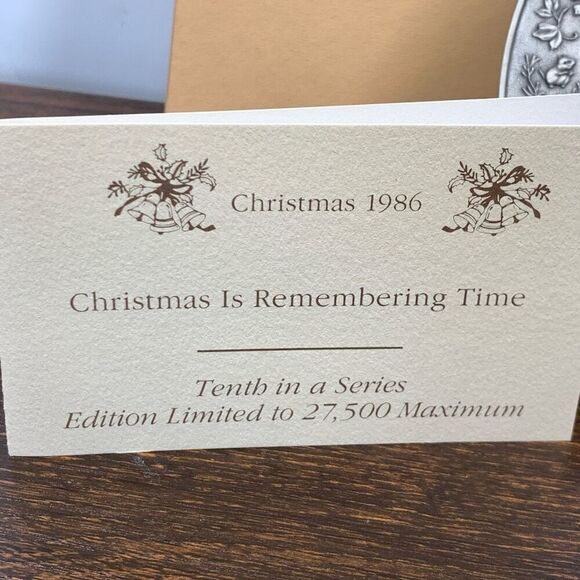 Vintage Little Gallery By Hallmark Mary Hamilton Christmas Pewter Plate Gray OS - Picture 2 of 3